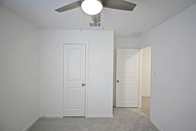 Building Photo - 298 Tahoe Ave