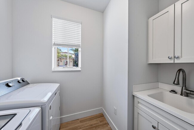 Building Photo - 3770 SE County Line Rd