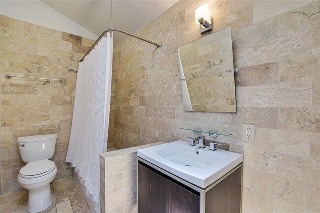Building Photo - 7122 Wood Hollow Dr