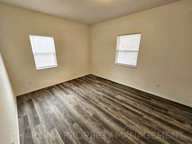 Building Photo - Cozy Two-Bedroom Apartment – Great Locatio...