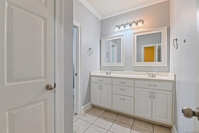 Building Photo - 8318 Chadburn Way