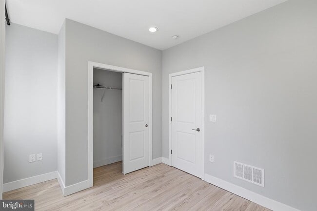 Building Photo - 1448 N Myrtlewood St