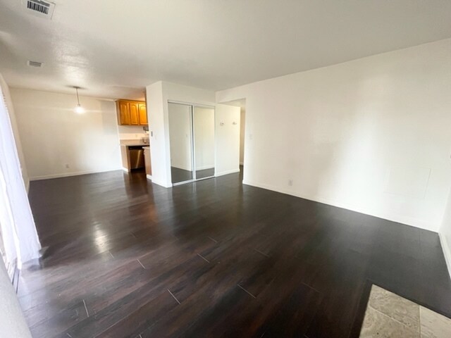 Living area & mirrored closet - 2144 Northwood Cir