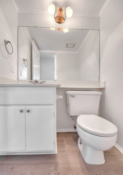 Building Photo - 26222 Fern Glen