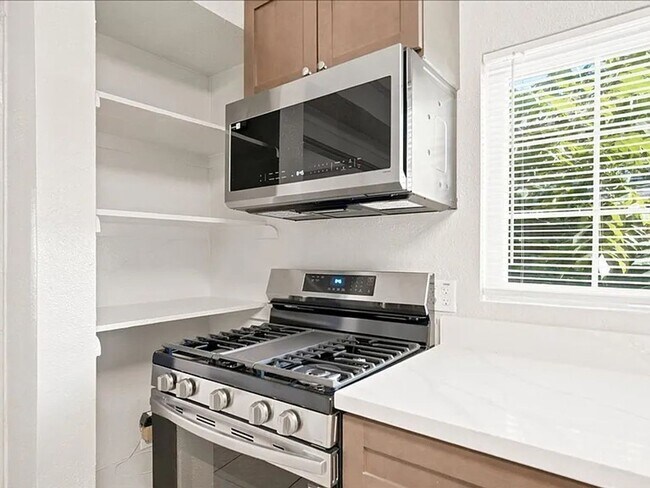 Building Photo - 3123 San Rafael Ct