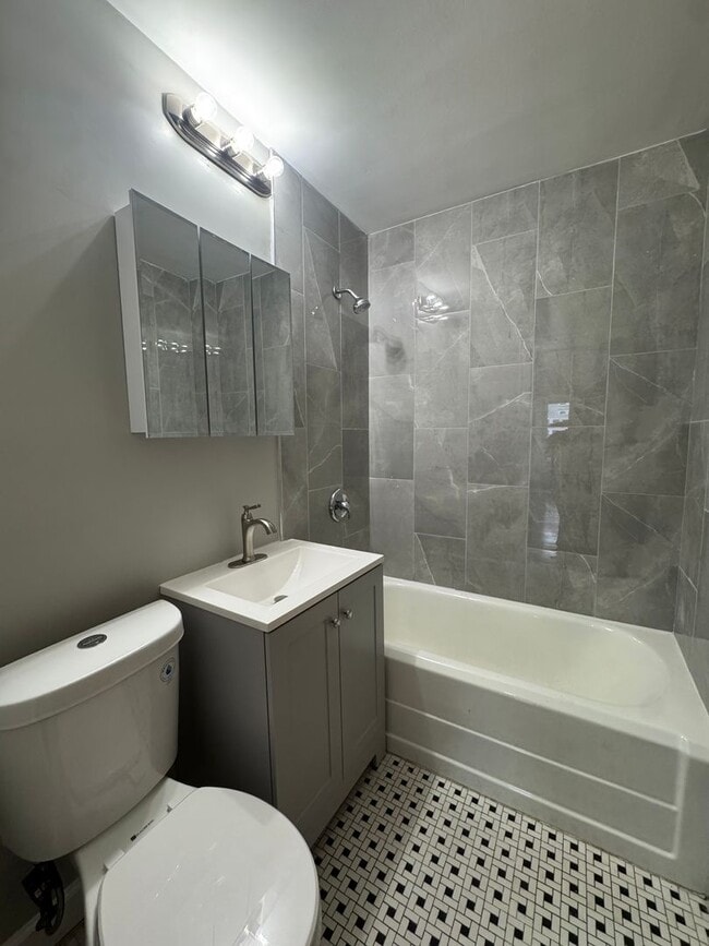 Building Photo - Beautiful 3-bedroom house for Rent AVAILAB...
