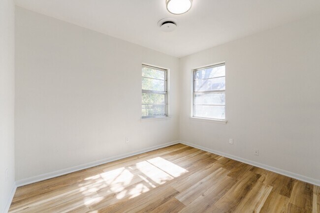 Building Photo - 1802 Janis Dr