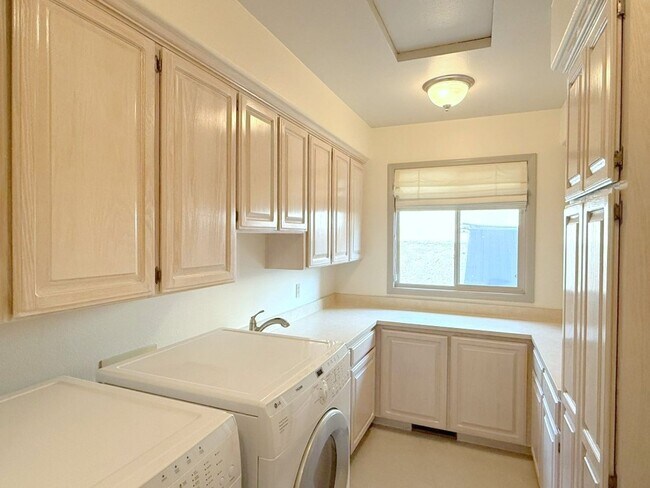 Building Photo - REDUCED ! Beautiful custom one story estate located on one of the most desirable streets in Black...