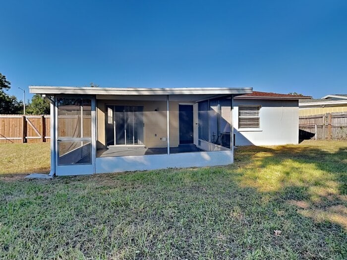 Building Photo - 8511 Fish Lake Rd