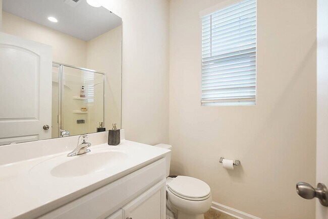 Building Photo - Beautiful Five Bedroom Home in Indian Trail!