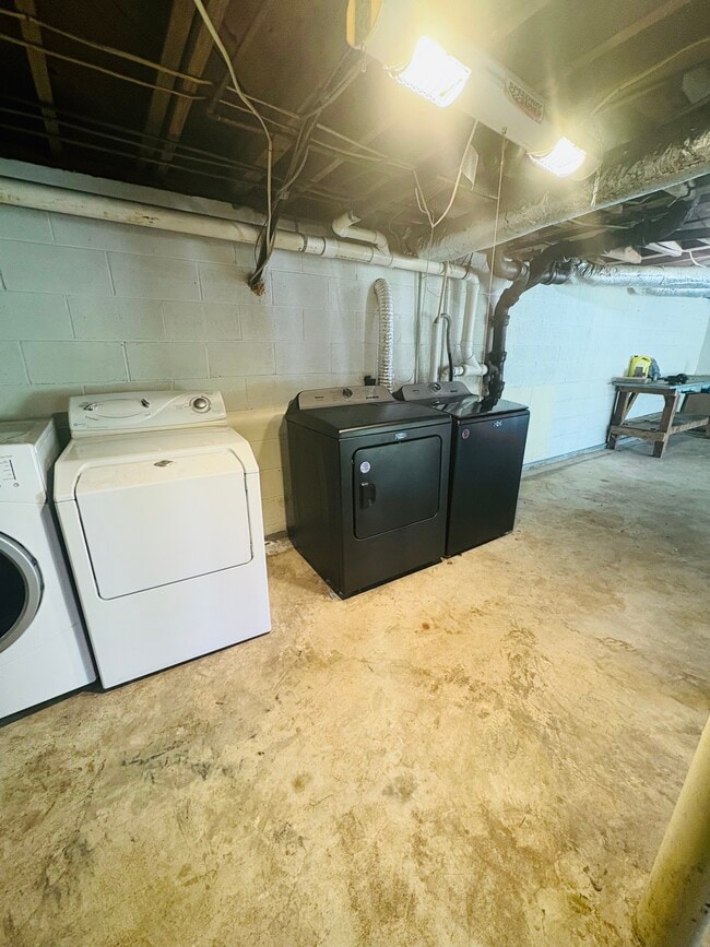 Building Photo - 709 Bounty Dr