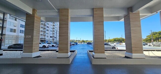 Building Photo - 18011 Biscayne Blvd