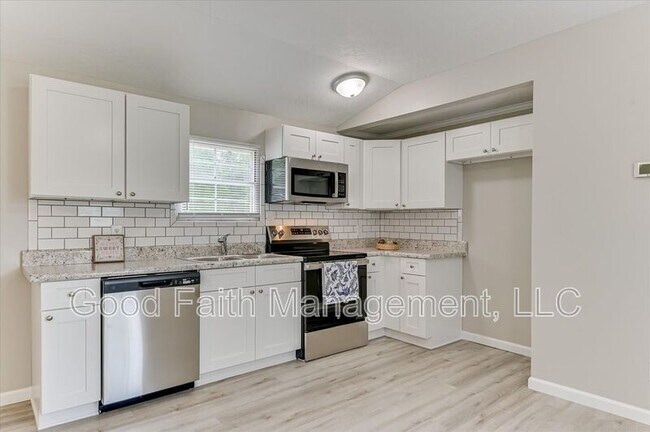 Building Photo - 2056 Louisa Rd