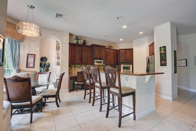 Building Photo - 3424 Collonade Dr