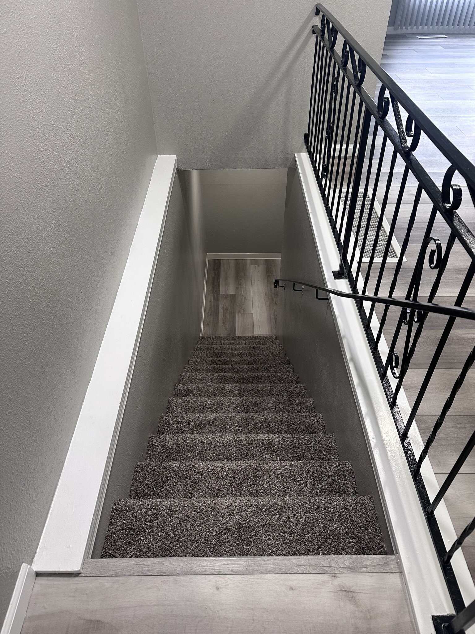 Building Photo - 1707 W 6th Ave