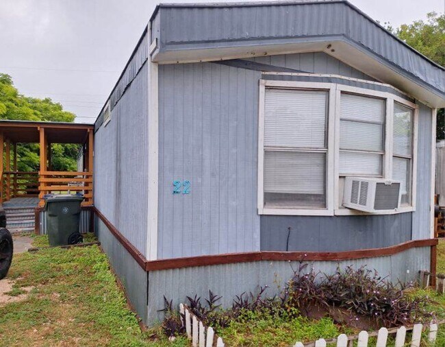 Building Photo - New Rental!!-Annaville/Calallen Area