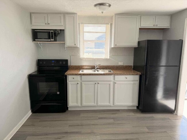 Building Photo - 205 4th St