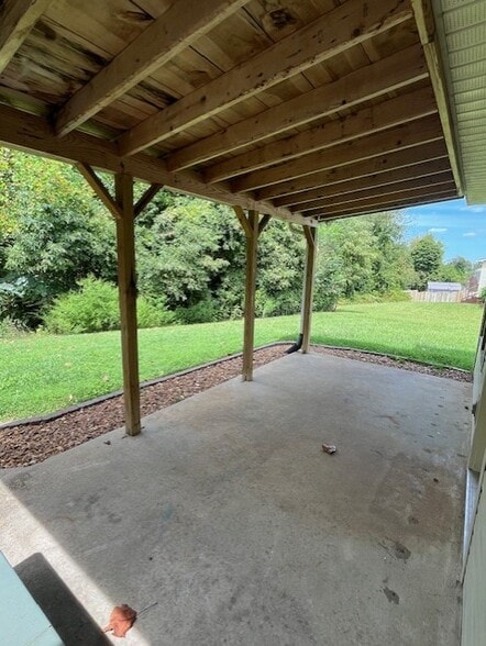 Building Photo - 1009 Cambridge Ct