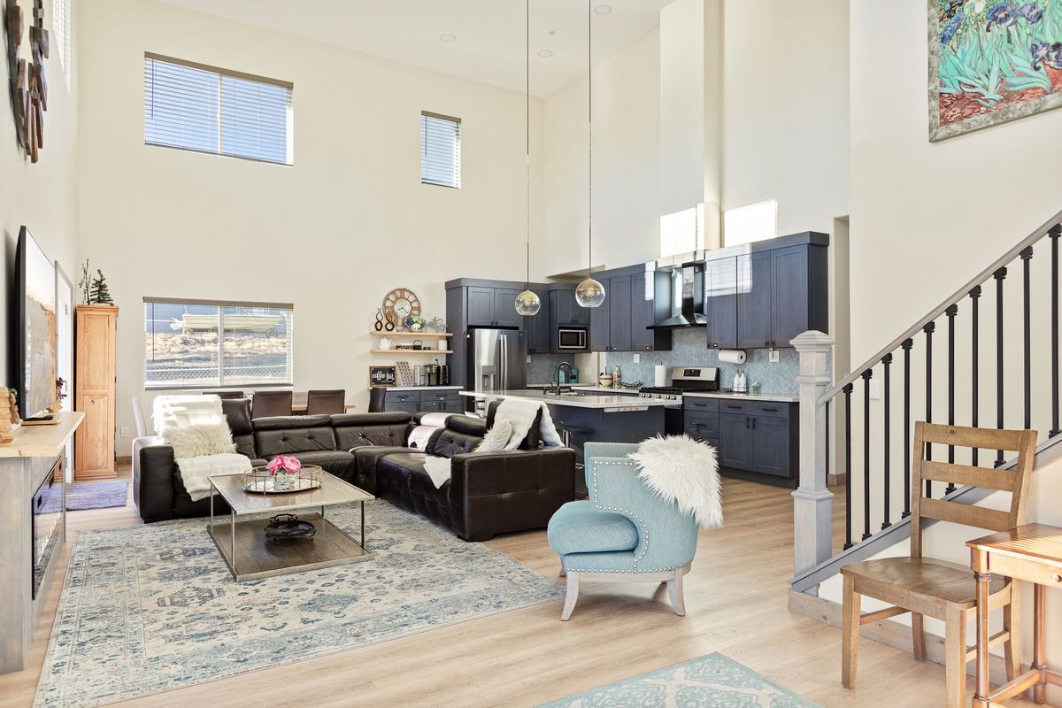 Building Photo - 1215 Valley View Dr