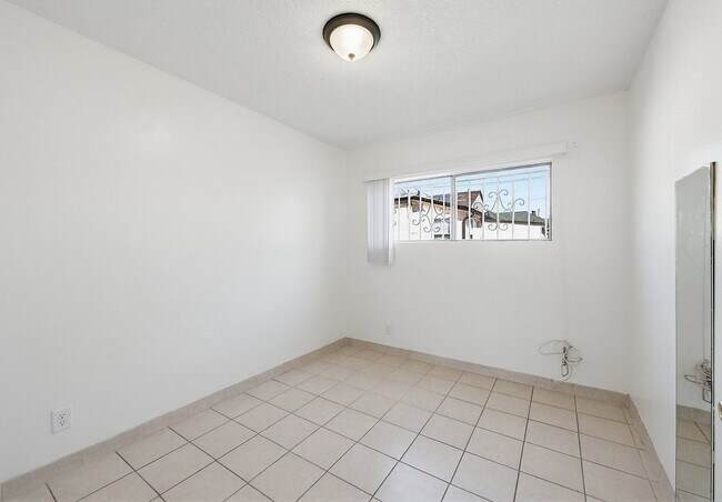 Building Photo - 1224 Normandie Ave