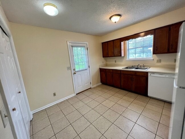 Building Photo - 3x2 Cottage Style Duplex, South Murfreesboro