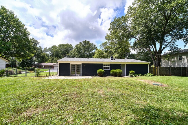Building Photo - 635 Lake View Dr