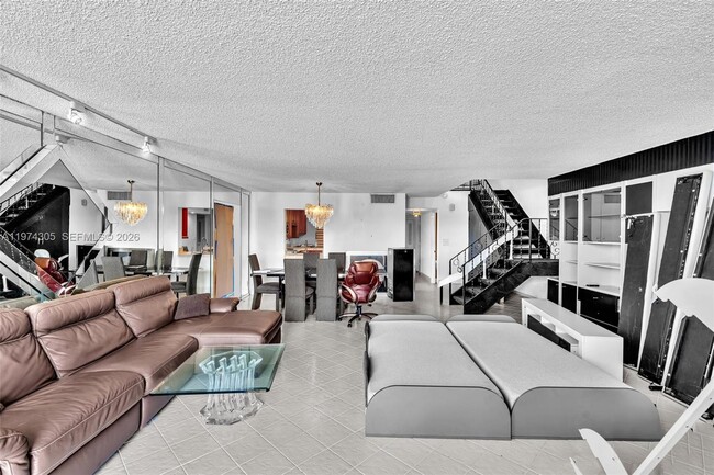 Building Photo - 825 NE 26th Ave