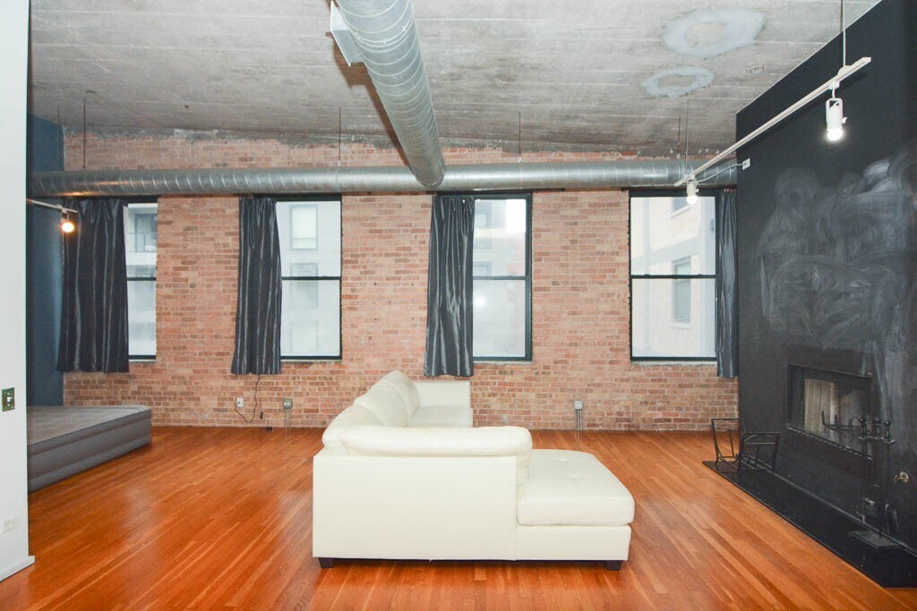 Building Photo - 110 N Peoria St