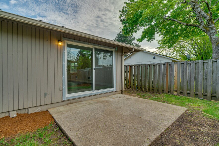 Building Photo - 20901 SE Morrison St