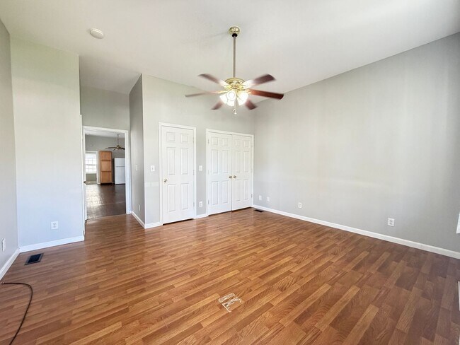 Building Photo - 2 bedroom 1 bath home close to Churchill Downs