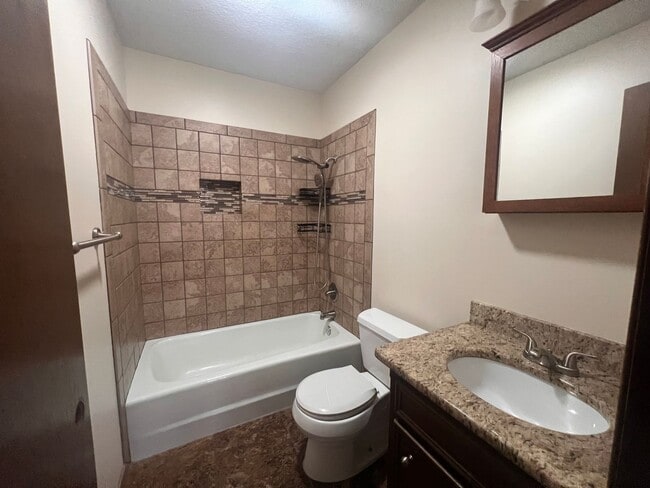 Building Photo - Spacious 4 Bed / 3 Bath Home in Southeast Wichita