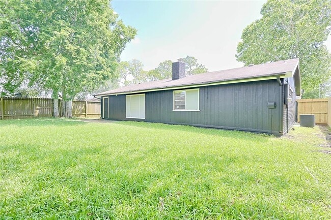 Building Photo - 9910 Kent Towne Ln