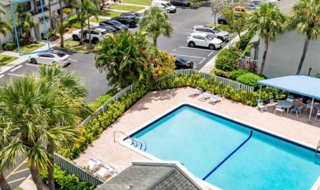 Building Photo - 3473 Carambola Cir S