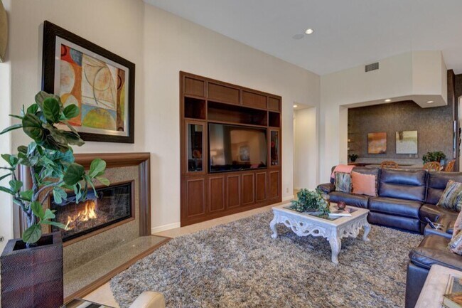 Building Photo - 348 Tomahawk Dr