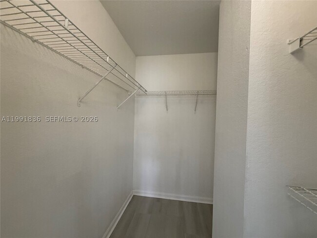 Building Photo - 1586 SE 27th Ct