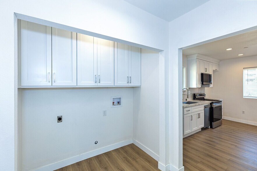 Building Photo - 2013 Walnut