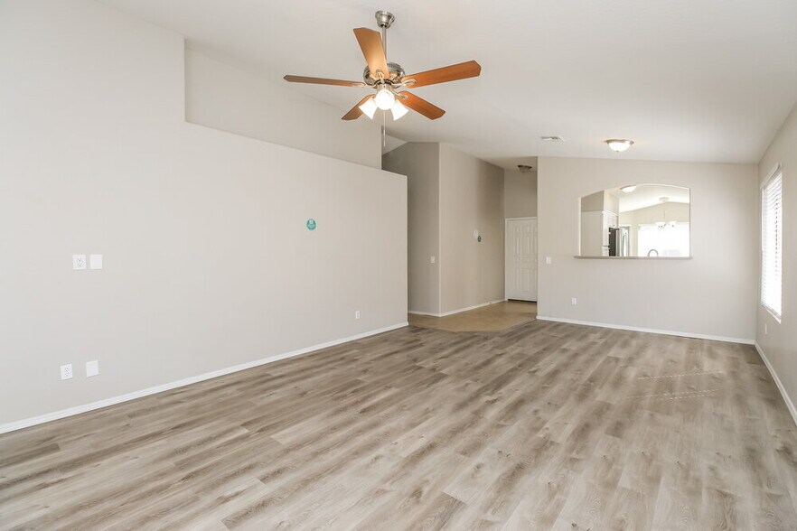Building Photo - 10944 E Delta Ave