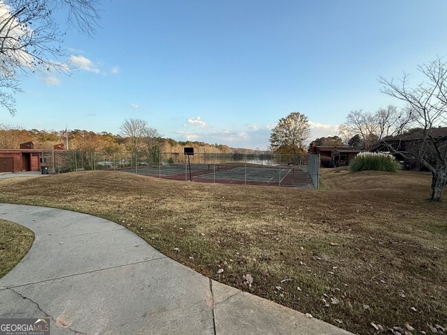 Building Photo - 20 Fairway Ln