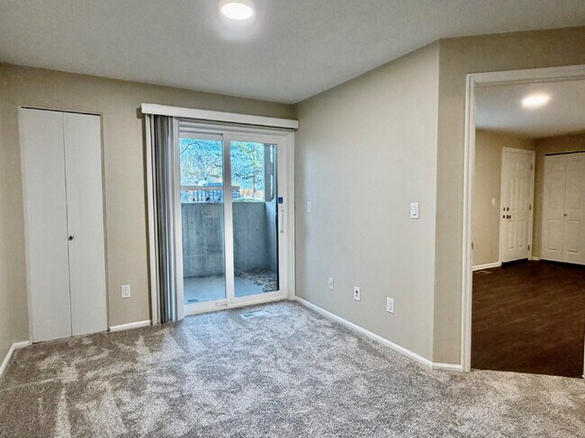 Building Photo - Garden-Level Condo Featuring 1bd/1ba in Desirable Stoney Creek Community. Nicely Updated with New...