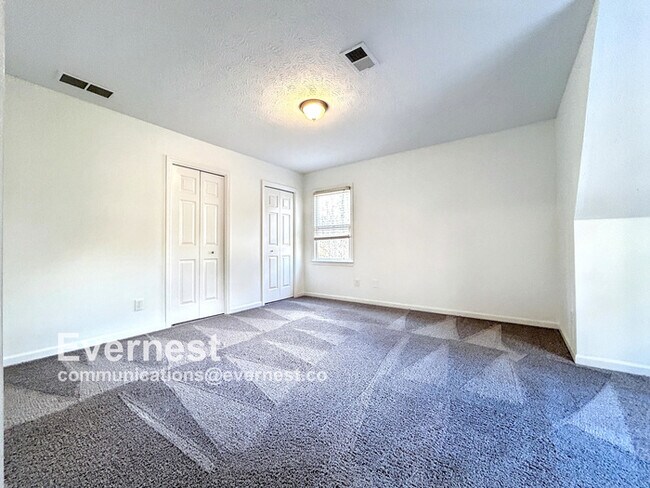 Building Photo - Beautiful 4-Bedroom Home with Modern Comforts / Pet-Friendly / Vouchers Accepted / Available Now!