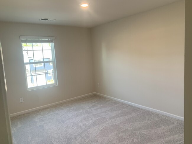 Building Photo - 400 Trailblazer Dr