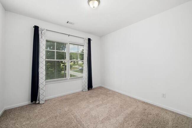 Building Photo - 2108 Charmond Dr