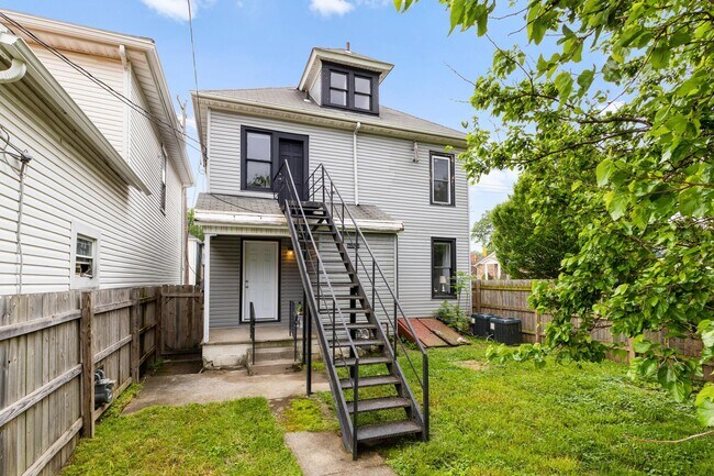Building Photo - 429 S Champion Ave