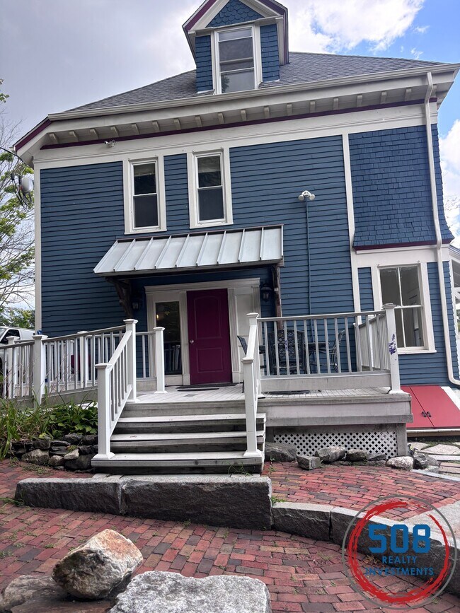 Building Photo - 667 Southbridge St
