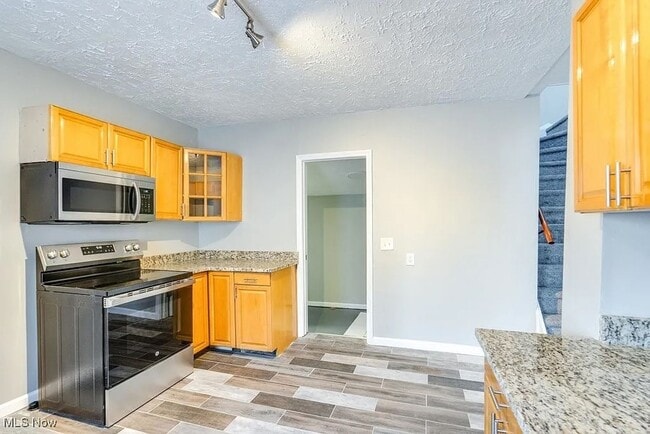Building Photo - 3 Bedroom 1.5 Bathroom House in Lorain