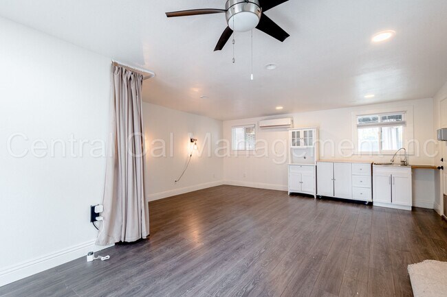 Building Photo - 3 Bedroom/2.5 Bath Home with a Mother In Law Unit - $2595 per month!