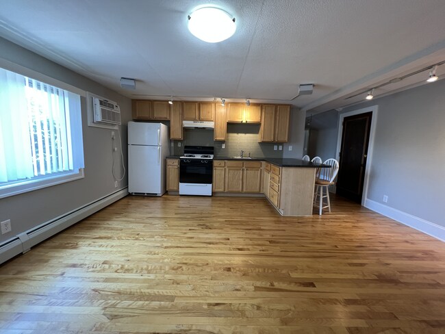 Primary Photo - 3757 Harriet Ave