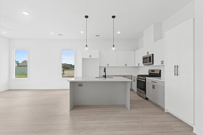 Building Photo - 9602 Valeca Dr
