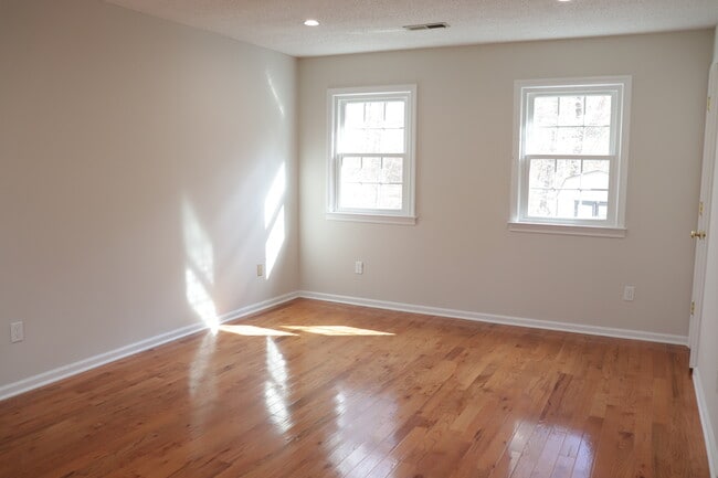 Building Photo - 35 Highpoint Rd