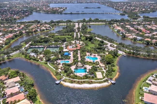 Building Photo - 858 NW 170th Terrace